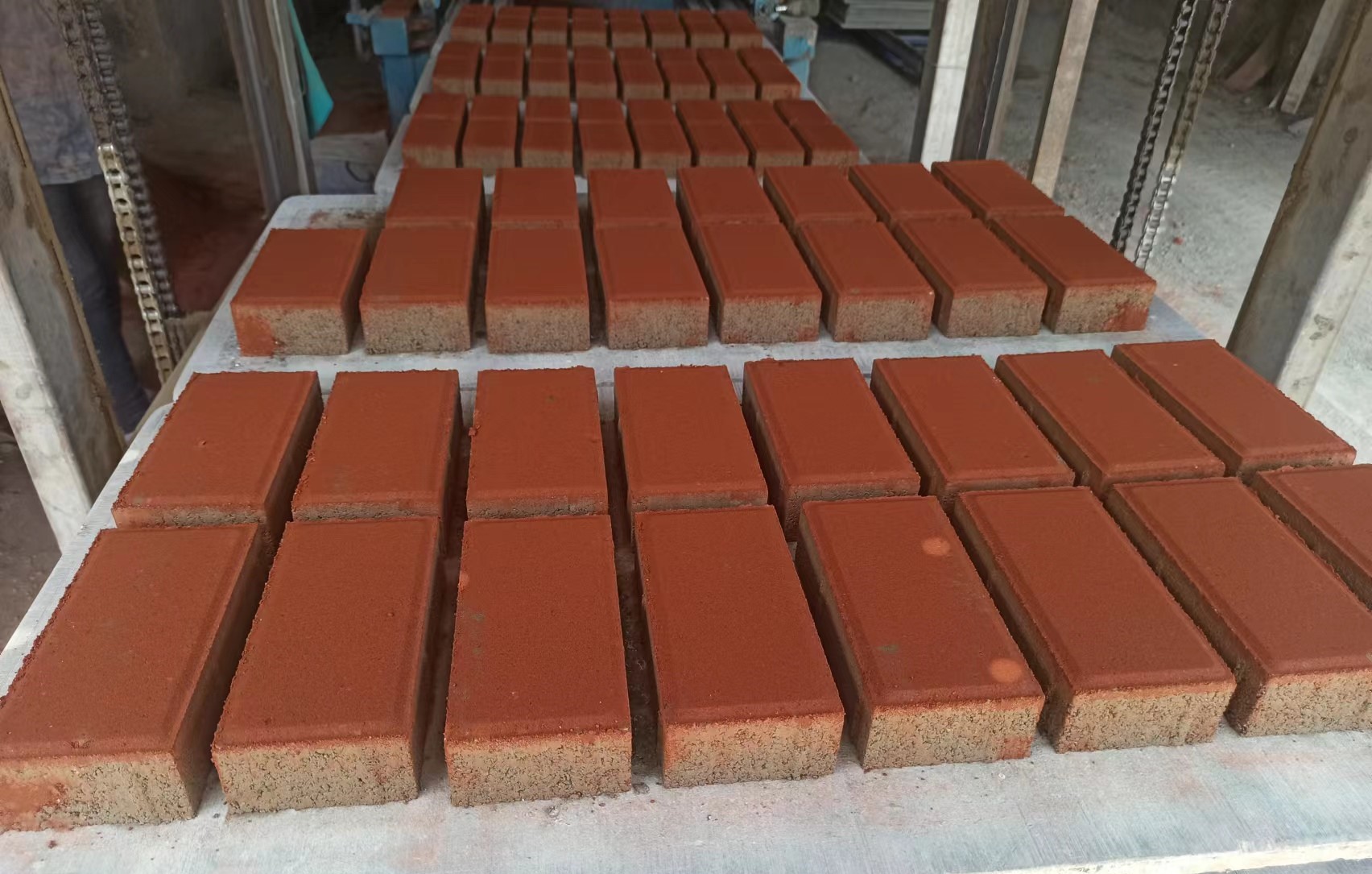 彩地工貿(mào)水利護(hù)坡磚｜抗沖刷防坍塌，守護(hù)水利安全